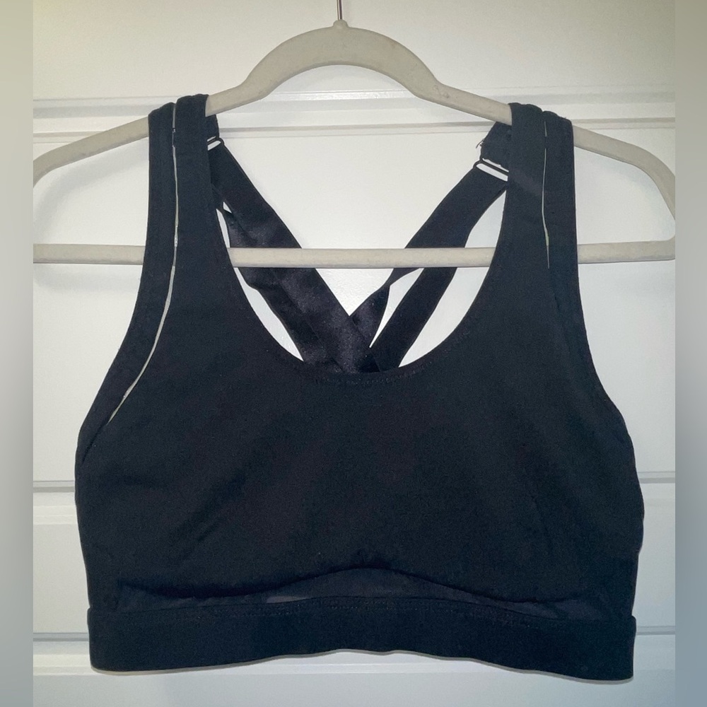 Black Fabletics high support sports bra. Size L. Adjustable straps.